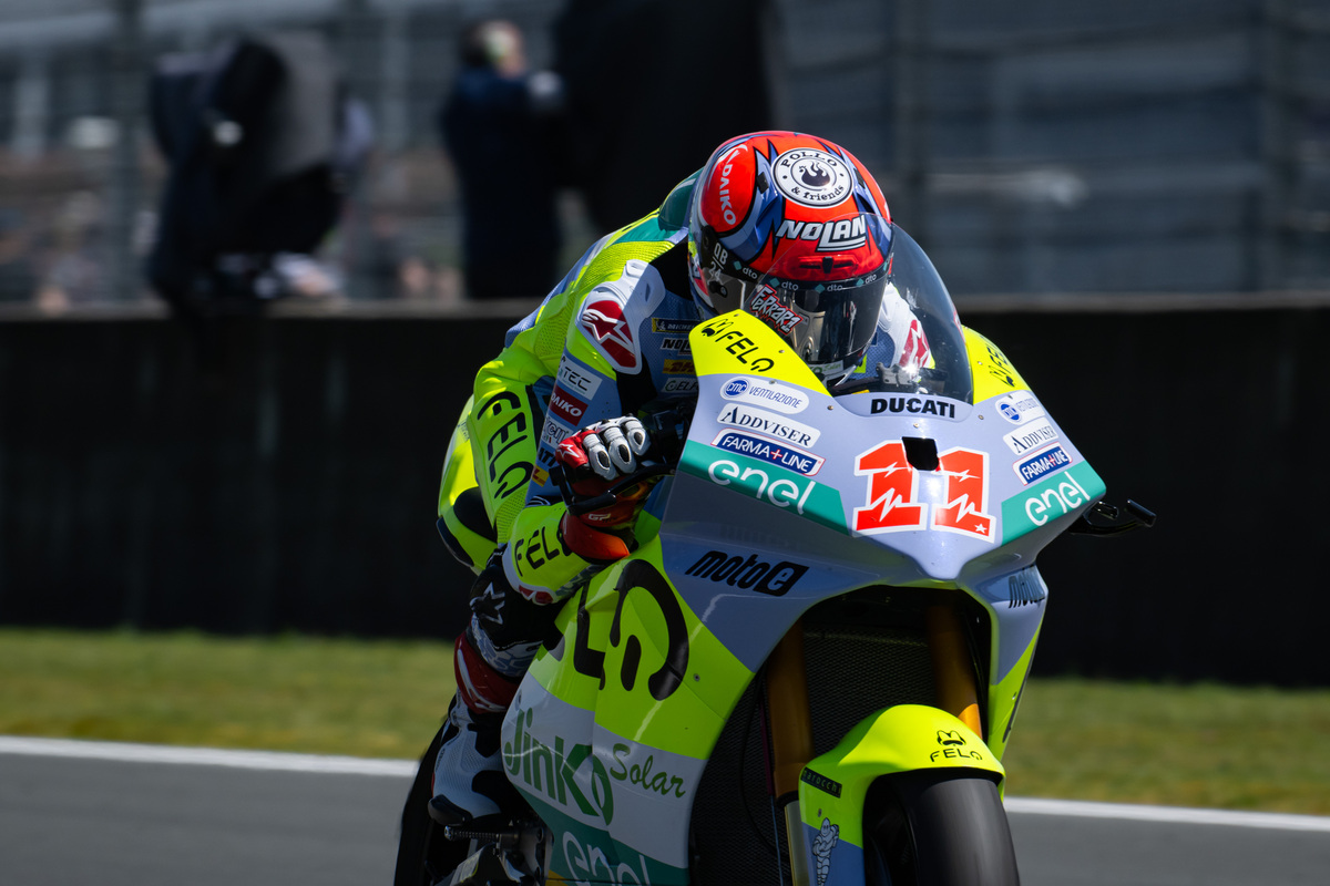 Day1_Ferrari_MotoE_R5_LeMans-12