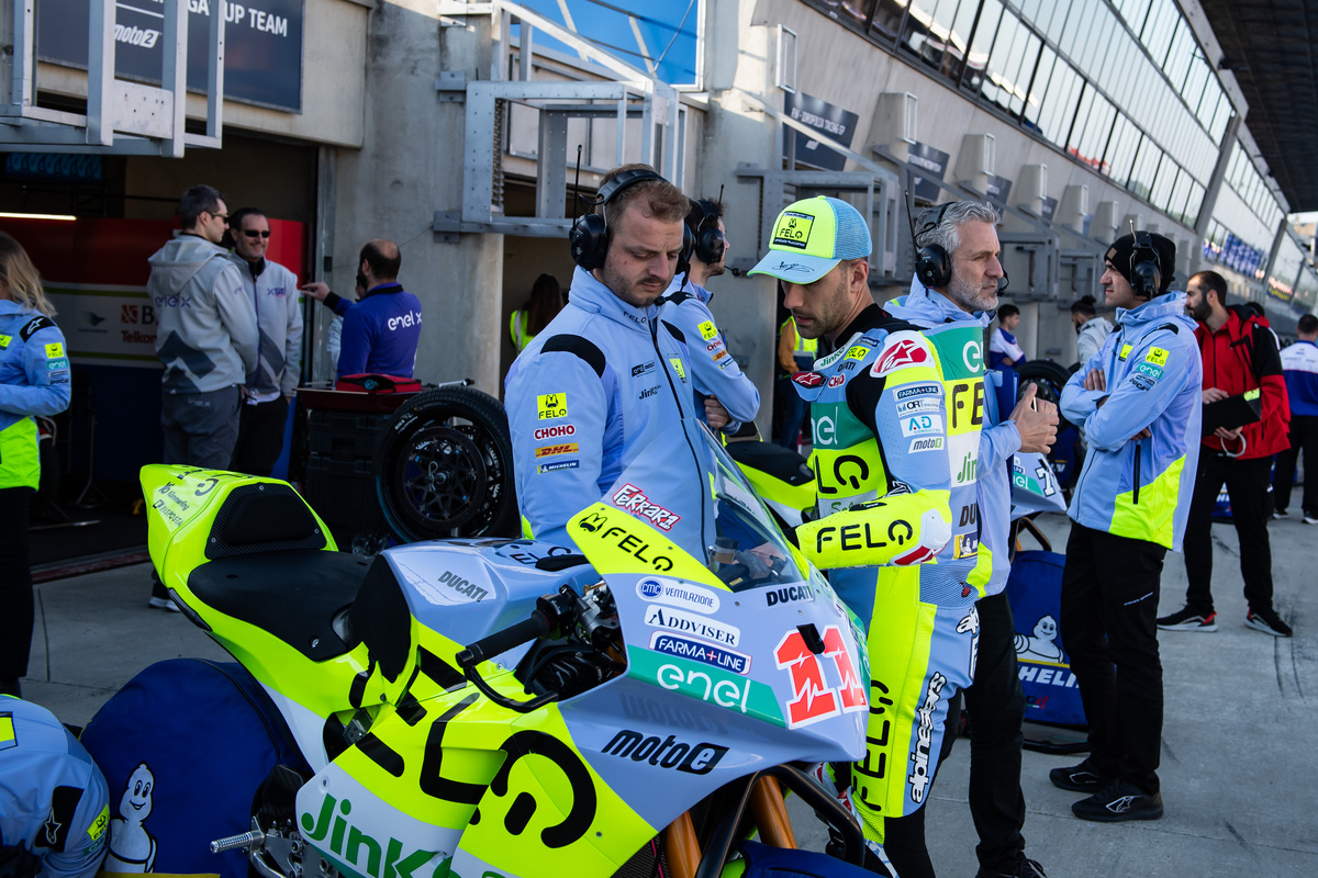 Day1_Ferrari_MotoGp_R5_LeMans_L-1